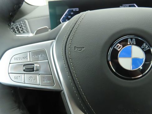 New 2026 BMW X7 xDrive40i w/ Premium Package image 11