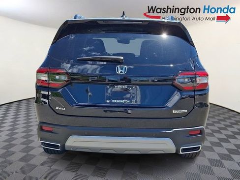 Certified 2025 Honda Pilot Touring image 5