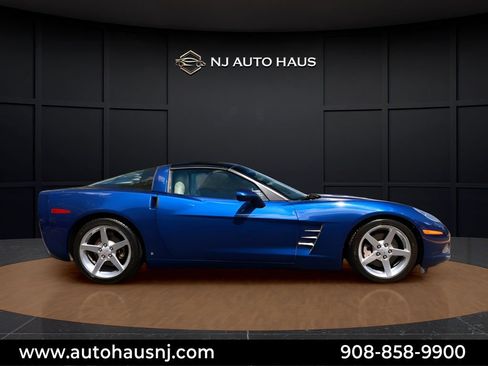 Used 2006 Chevrolet Corvette Coupe w/ Preferred Equipment Group RWD image 11