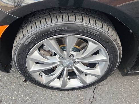 Used 2015 Chrysler 200 S AWD/4WD image 17