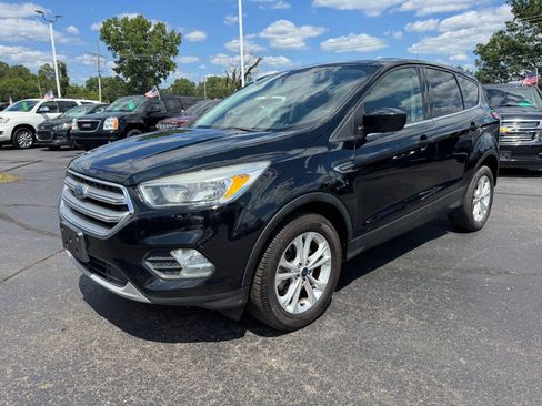 Used 2017 Ford Escape SE AWD/4WD image 1