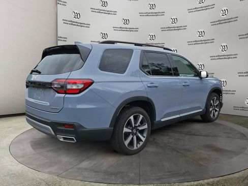 Used 2025 Honda Pilot Touring image 5
