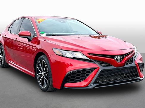 Used 2021 Toyota Camry SE image 10