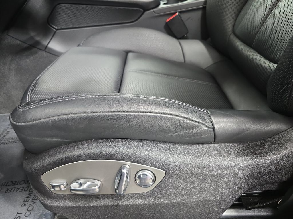Certified 2026 Porsche Macan AWD/4WD image 23