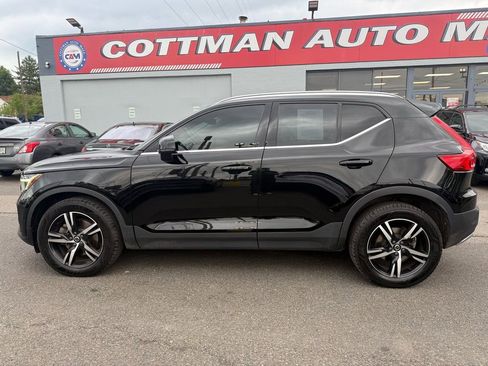 Used 2023 Volvo XC40 B5 Plus AWD/4WD image 8