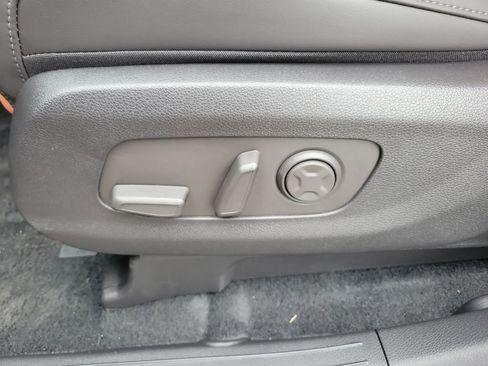 New 2026 Kia Carnival EX FWD image 24