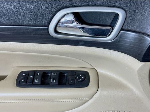 Used 2020 Jeep Grand Cherokee Laredo image 15