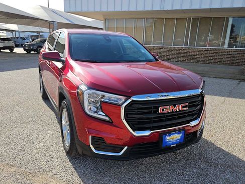 Used 2024 GMC Terrain SLE FWD image 2