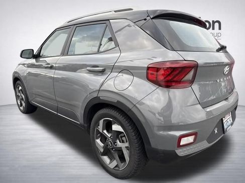 Used 2022 Hyundai Venue Limited FWD image 11