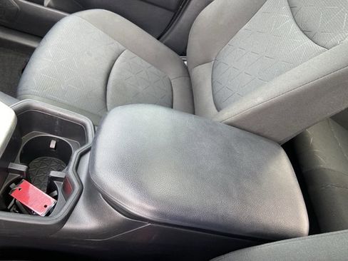 Used 2022 Toyota RAV4 XLE image 40