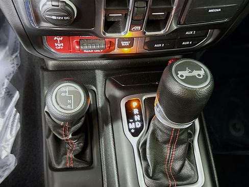 Used 2020 Jeep Wrangler Unlimited Rubicon w/ Uconnect 4C Nav & Sound Group image 20