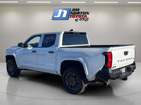 Used 2025 Toyota Tacoma SR image 7