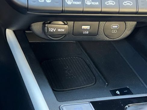 Certified 2025 Hyundai Elantra Limited FWD image 36