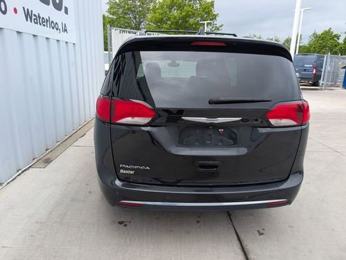 Used 2018 Chrysler Pacifica Touring-L Plus w/ Tire & Wheel Group FWD image 15