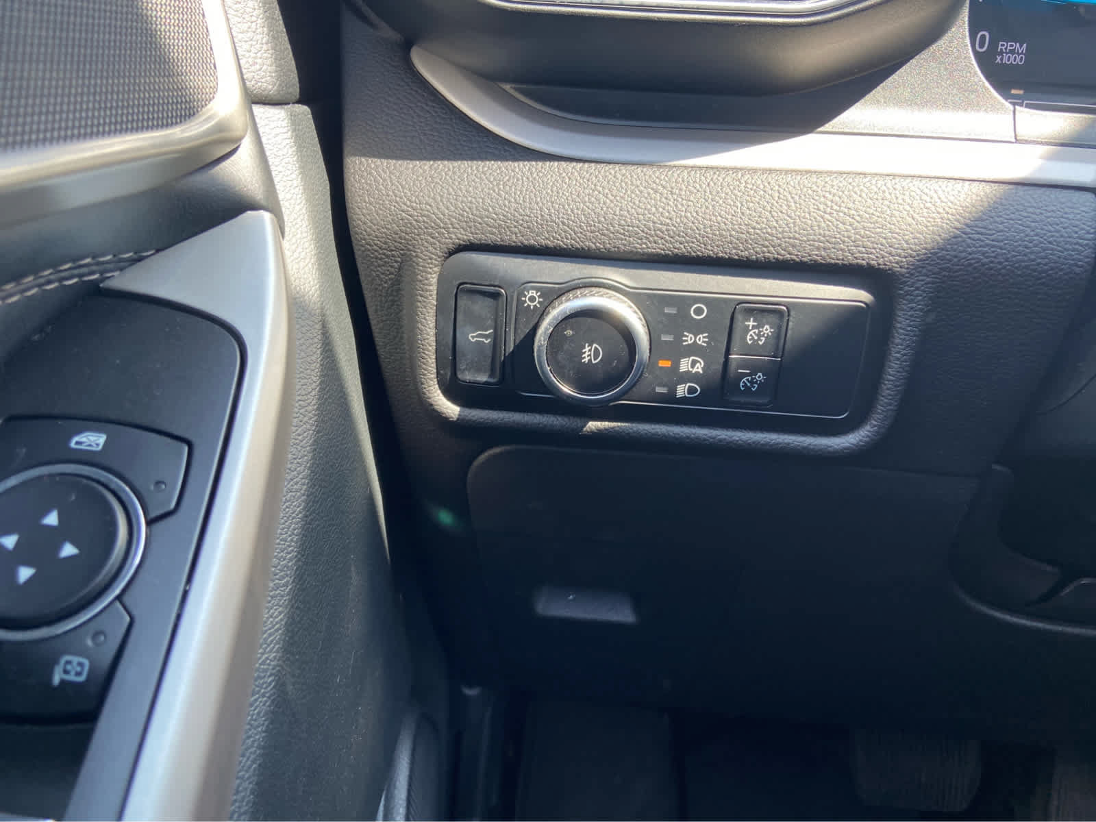 Used 2023 Ford Explorer XLT w/ Equipment Group 202A AWD/4WD image 28