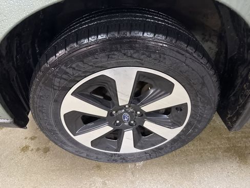 Used 2017 Subaru Forester 2.5i Premium AWD/4WD image 6