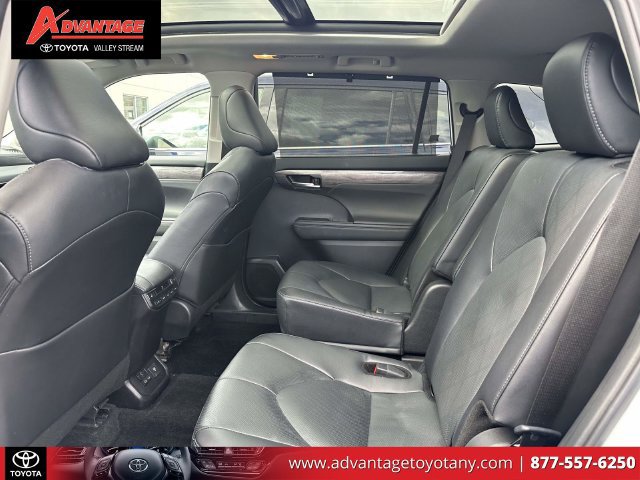 Used 2024 Toyota Highlander Platinum AWD/4WD image 13