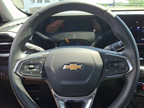Used 2025 Chevrolet TrailBlazer LT w/ LT Cold Weather Package AWD/4WD image 18