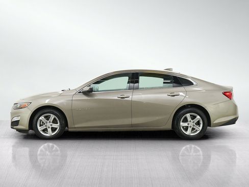 Used 2024 Chevrolet Malibu LT FWD image 2