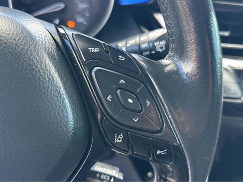 Used 2021 Toyota C-HR XLE image 22