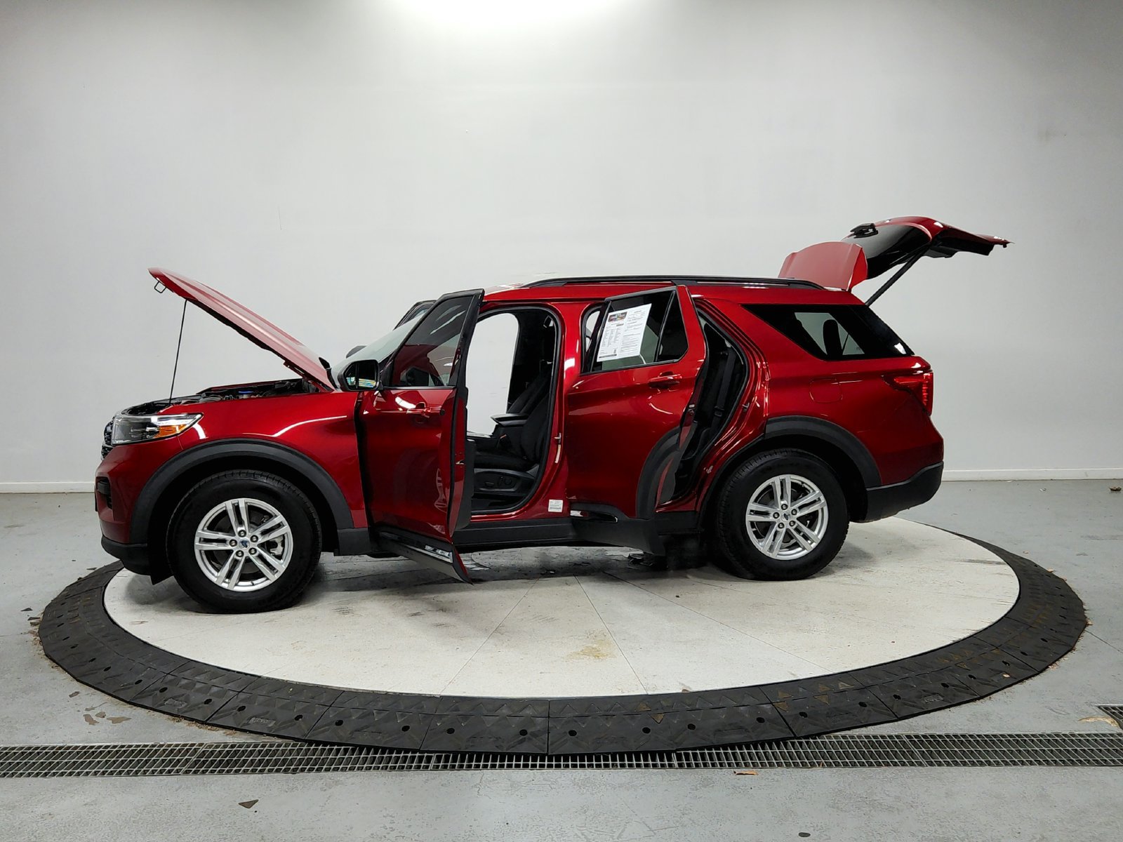 Used 2021 Ford Explorer XLT RWD image 13