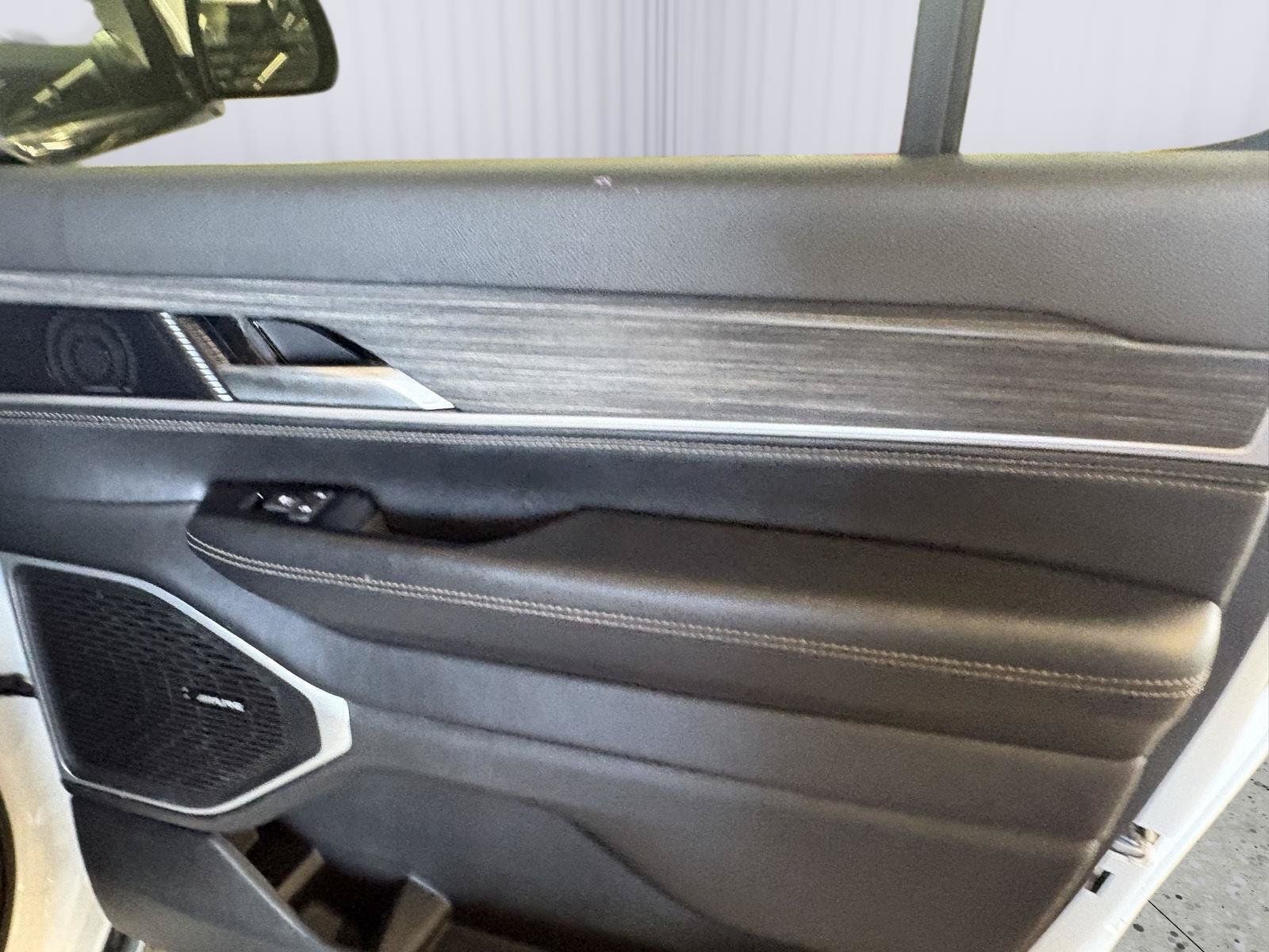 Used 2024 Jeep Wagoneer L Series II w/ Flexible Seating Group AWD/4WD image 17
