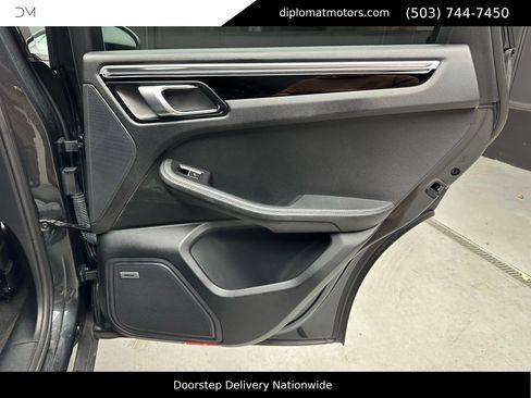 Used 2020 Porsche Macan S w/ Premium Package Plus image 25