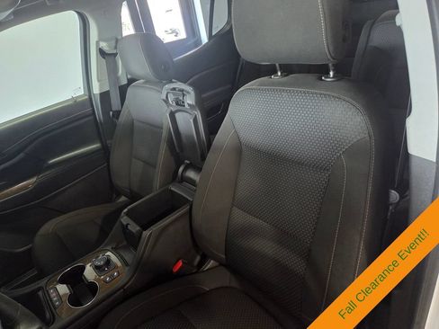 Used 2023 GMC Acadia SLE w/ Driver Convenience Package FWD image 9