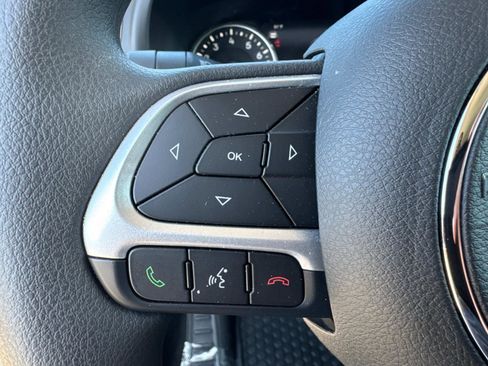 Certified 2023 Jeep Renegade Latitude AWD/4WD image 30