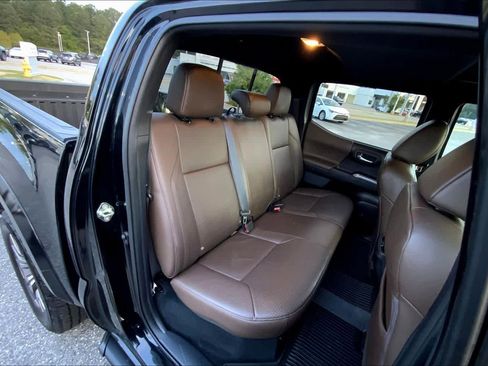 Used 2020 Toyota Tacoma Limited image 19