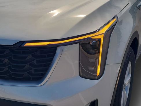 New 2026 Kia Sorento LX FWD image 10