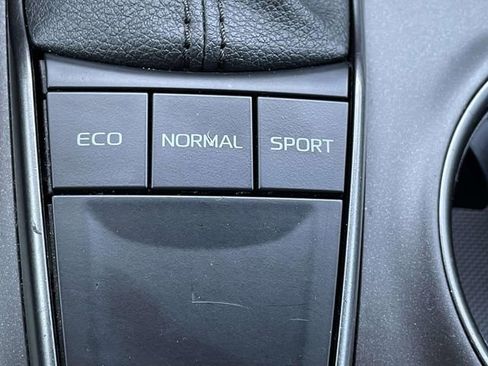 Used 2024 Toyota Camry SE FWD image 27