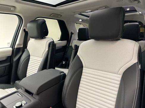 New 2026 Land Rover Discovery Limited Edition image 10