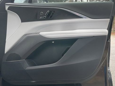 Used 2024 Cadillac Lyriq Luxury image 19