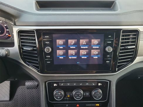 Used 2022 Volkswagen Atlas Cross Sport SE image 19