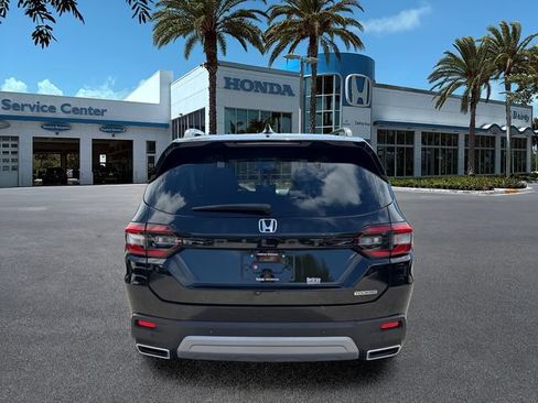 Certified 2024 Honda Pilot Touring image 7