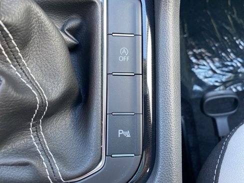 New 2025 Volkswagen Taos SE image 42