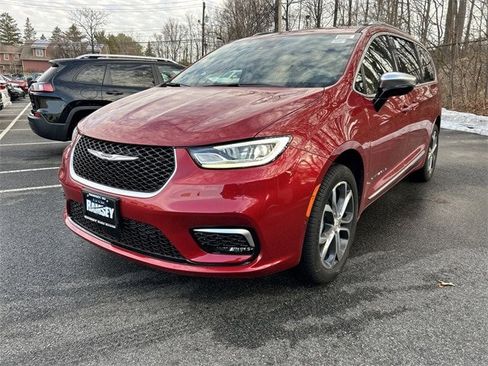 New 2026 Chrysler Pacifica Pinnacle image 4