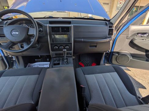 Used 2010 Jeep Liberty Sport w/ Popular Equipment Group AWD/4WD image 14