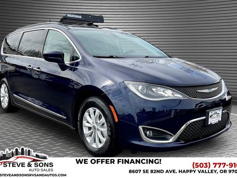 Used 2017 Chrysler Pacifica Touring-L image 1