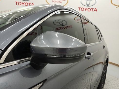 Used 2022 Volkswagen Tiguan SE w/ Panoramic Sunroof Package image 15