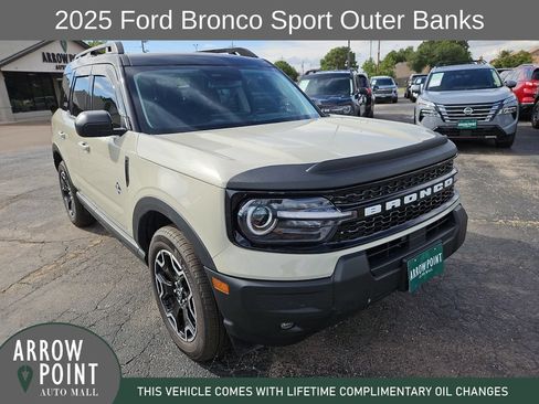 Used 2025 Ford Bronco Sport Outer Banks AWD/4WD image 2