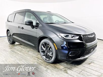 New 2026 Chrysler Pacifica Select