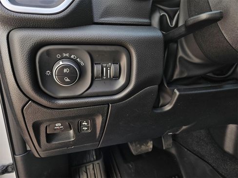 New 2026 RAM 1500 4x4 Crew Cab image 15