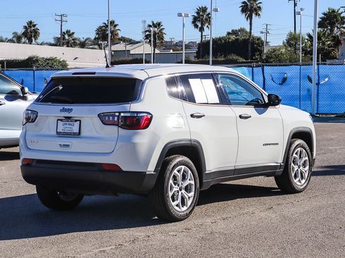 Used 2025 Jeep Compass Sport image 9