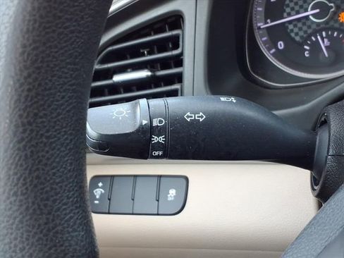 Used 2019 Hyundai Elantra SE image 23