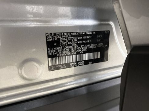 Used 2025 Toyota RAV4 XLE AWD/4WD image 27