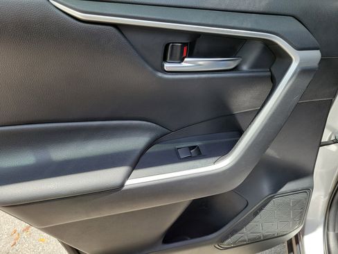 Used 2021 Toyota RAV4 XLE FWD image 12