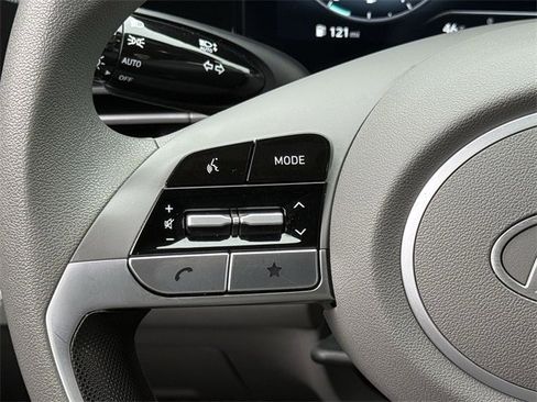 Used 2024 Hyundai Elantra SEL image 12