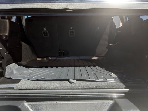 Used 2022 Jeep Wrangler Unlimited Sport image 41